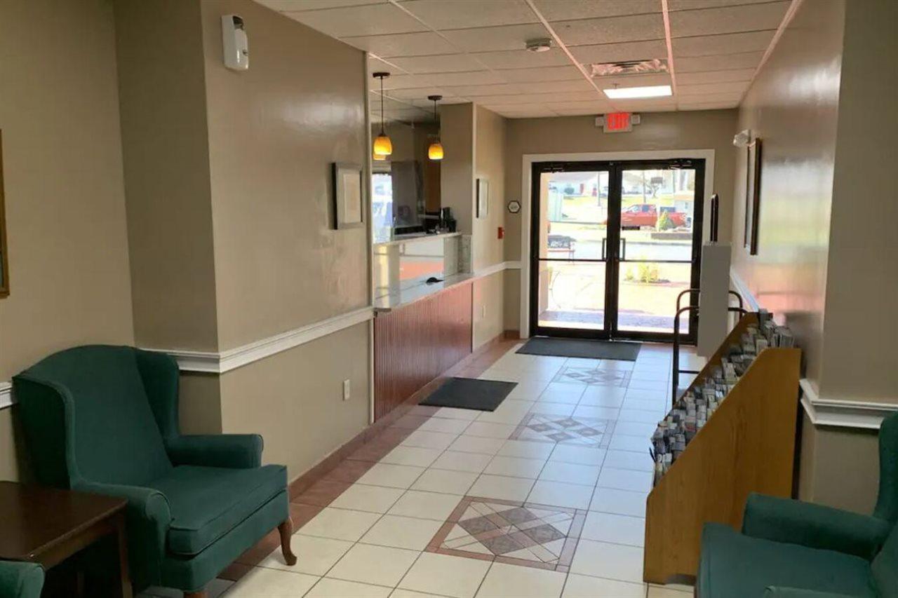 Econo Lodge Inn & Suites Денвер Экстерьер фото
