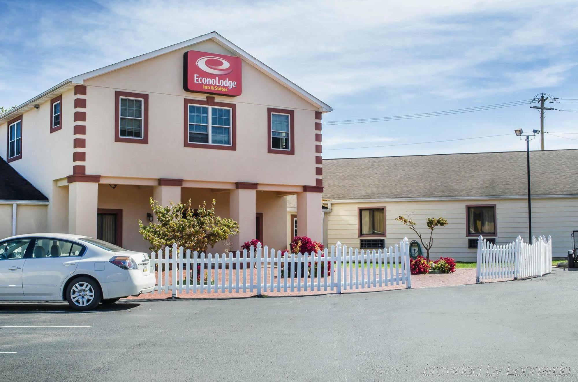Econo Lodge Inn & Suites Денвер Экстерьер фото