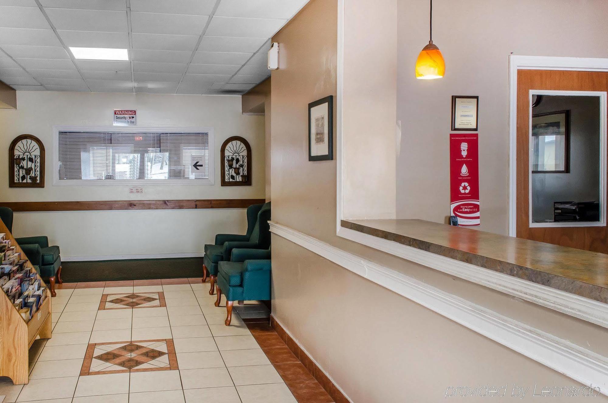 Econo Lodge Inn & Suites Денвер Экстерьер фото