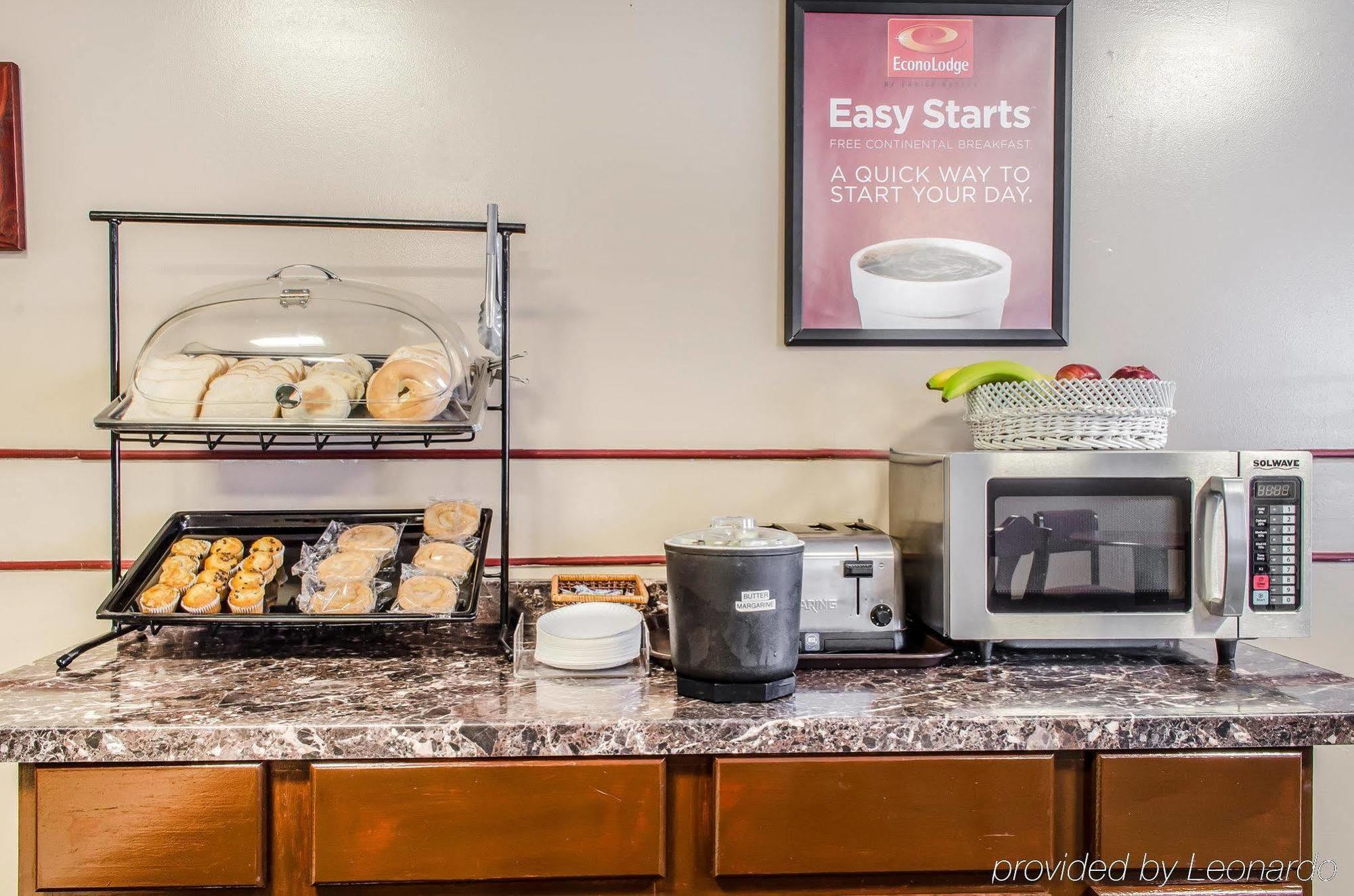 Econo Lodge Inn & Suites Денвер Экстерьер фото