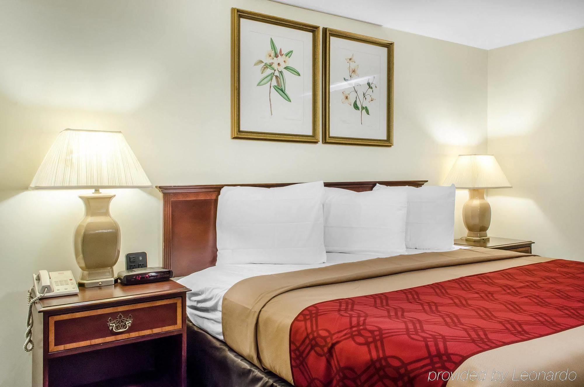 Econo Lodge Inn & Suites Денвер Экстерьер фото