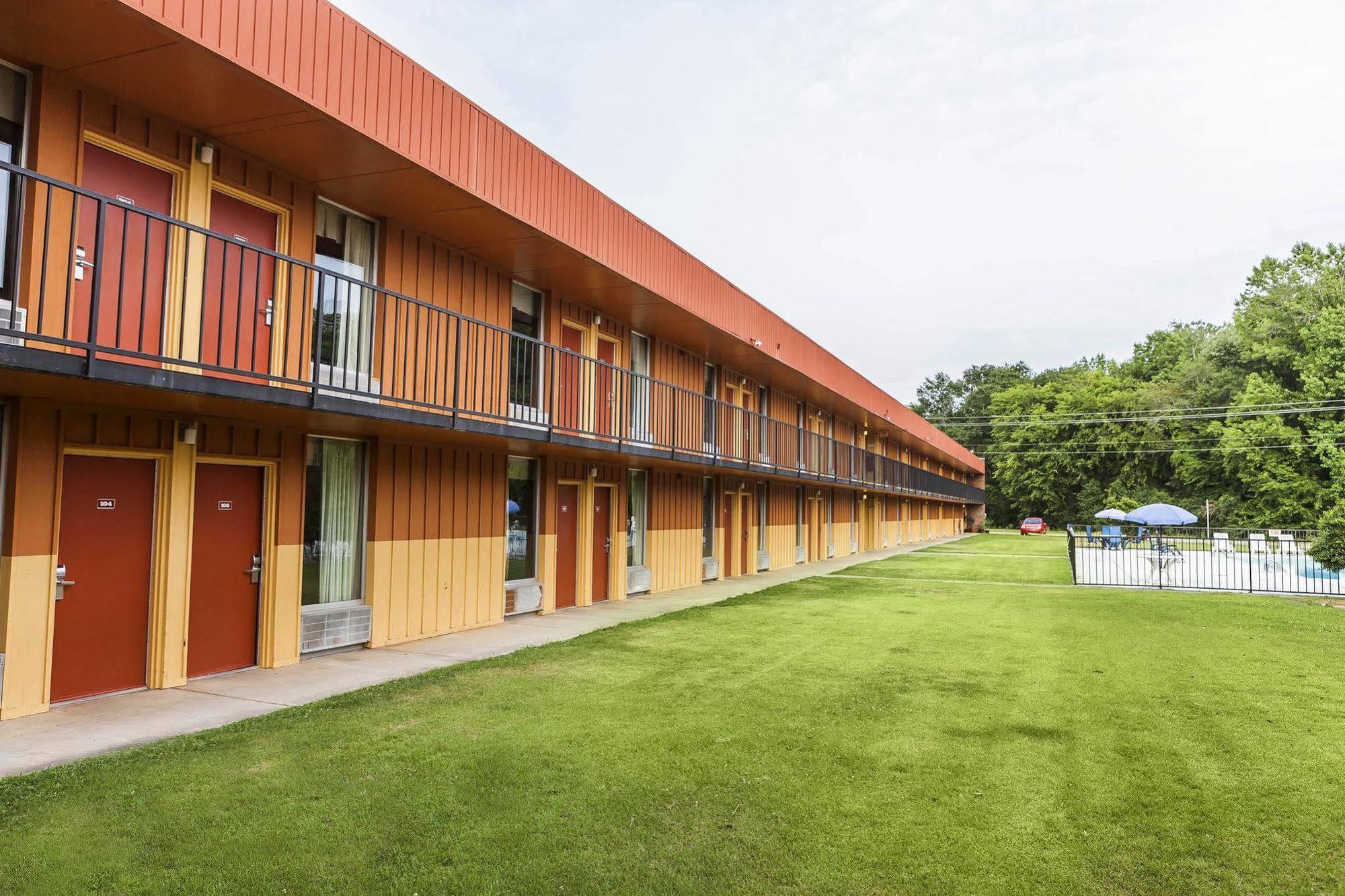 Econo Lodge Inn & Suites Денвер Экстерьер фото