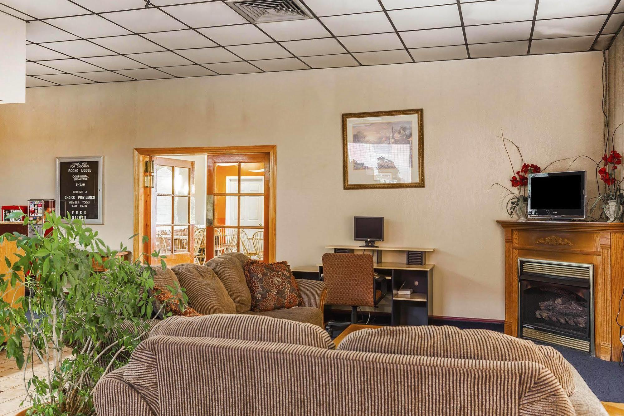 Econo Lodge Inn & Suites Денвер Экстерьер фото