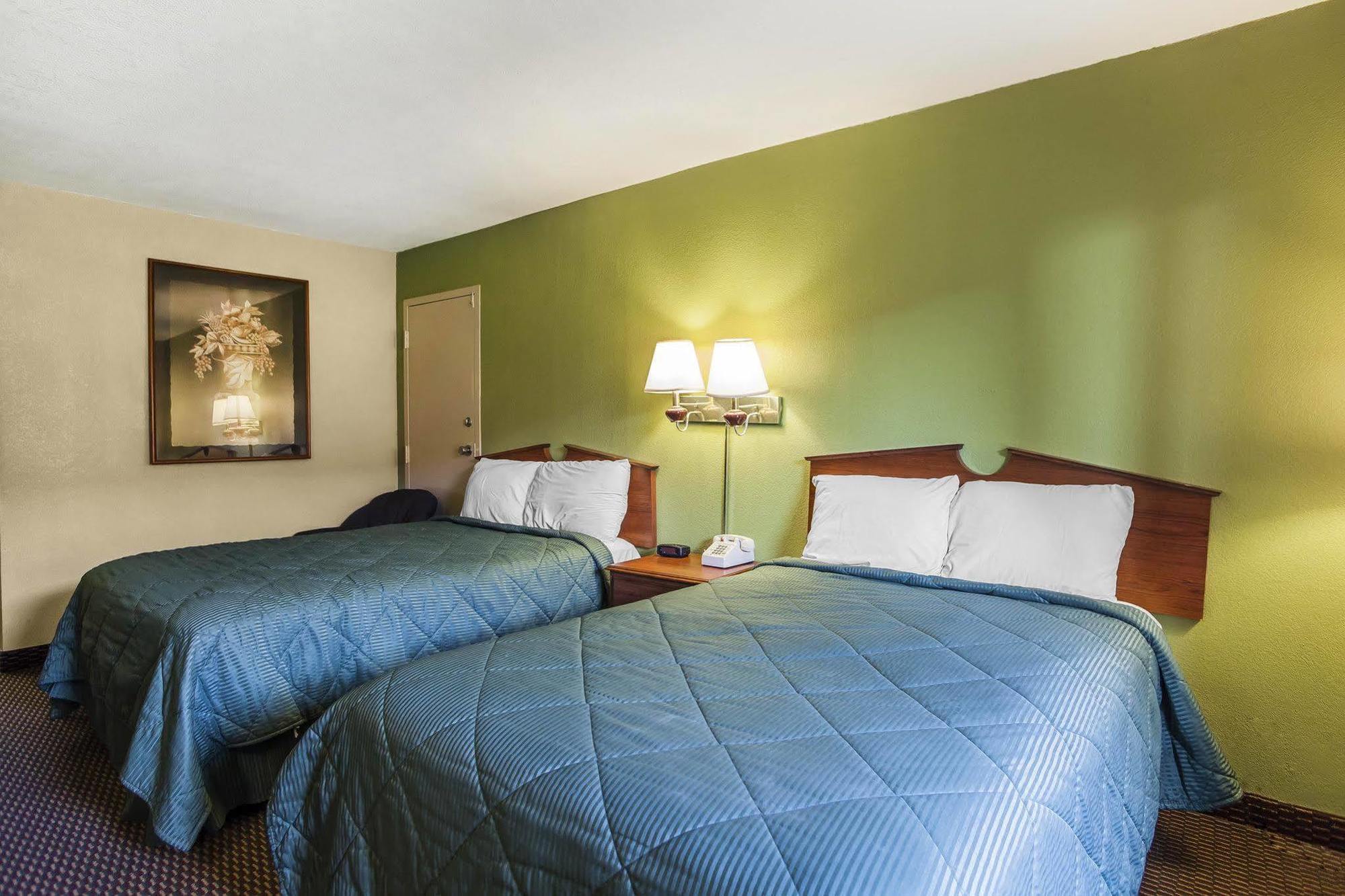 Econo Lodge Inn & Suites Денвер Экстерьер фото