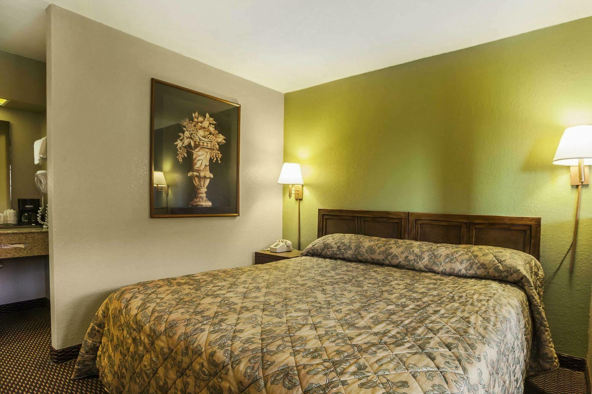 Econo Lodge Inn & Suites Денвер Экстерьер фото