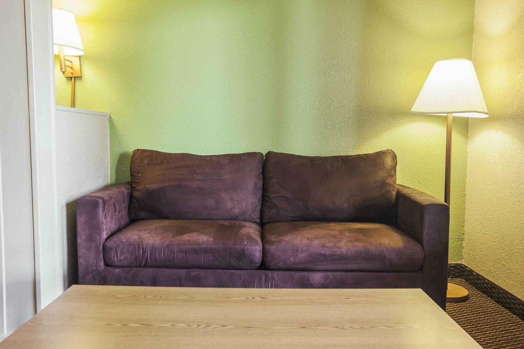Econo Lodge Inn & Suites Денвер Экстерьер фото
