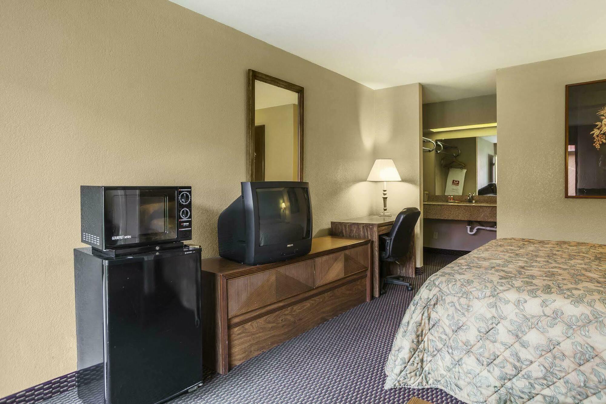 Econo Lodge Inn & Suites Денвер Экстерьер фото
