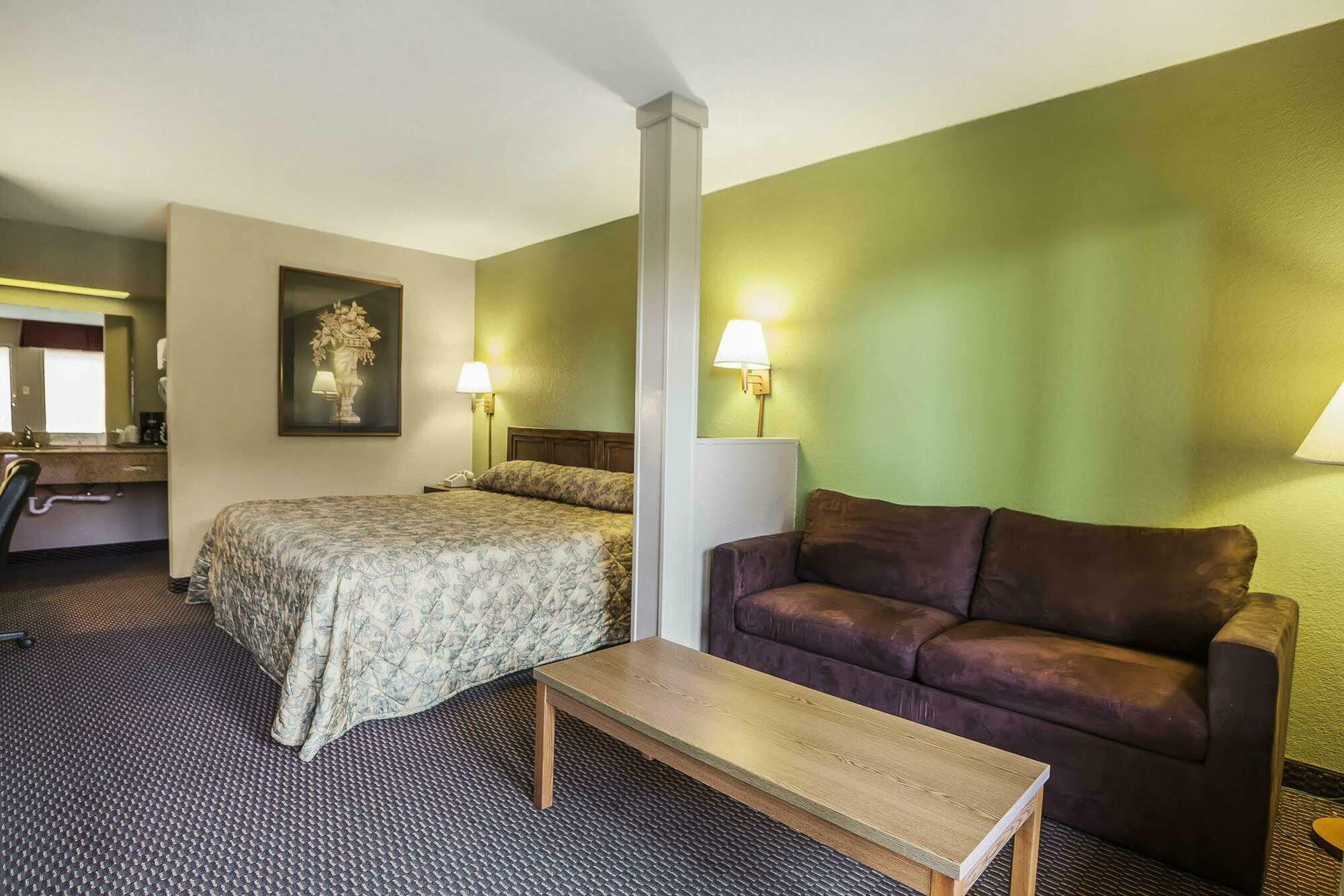 Econo Lodge Inn & Suites Денвер Экстерьер фото